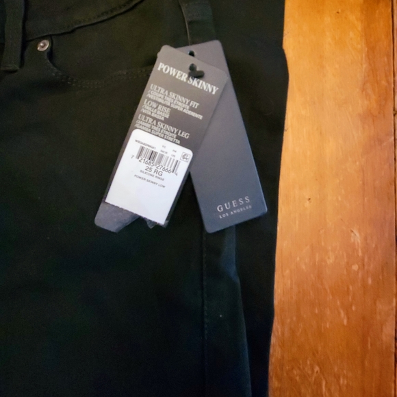 NEW Guess jeans - Picture 5 of 9